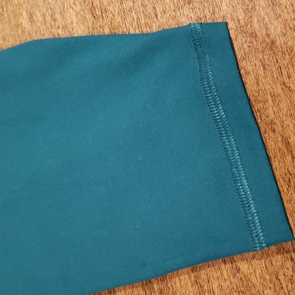 Victoria's Secret Emerald Green Running Leggings Large Short - Picture 8 of 10